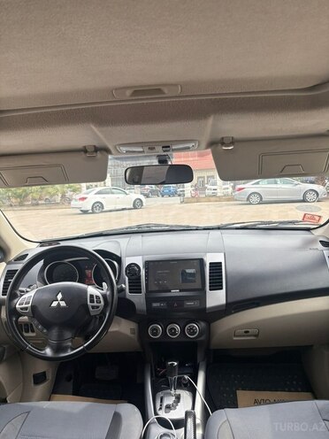Mitsubishi Outlander-11