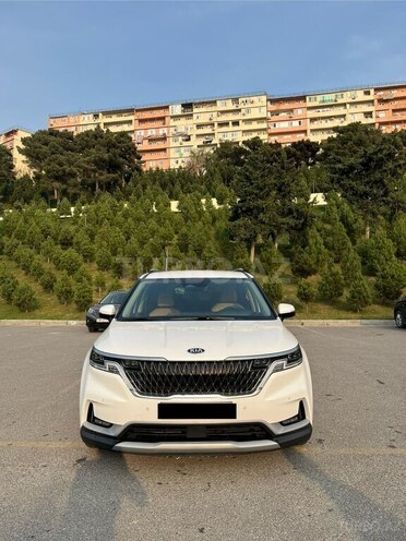 Kia Carnival-1