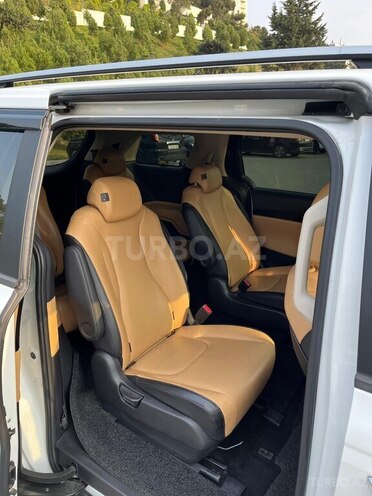 Kia Carnival-8