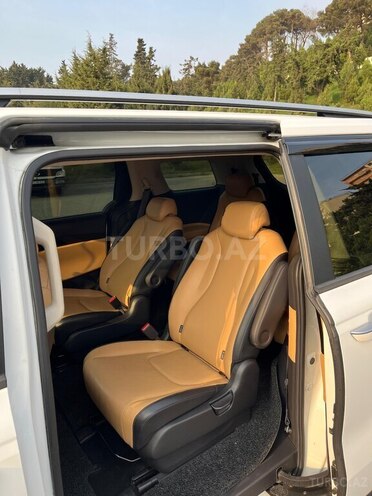Kia Carnival-9