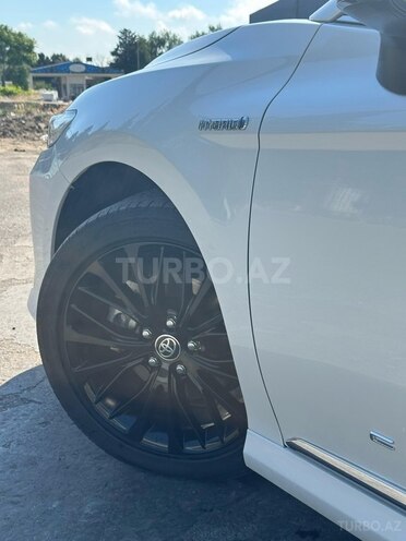 Toyota Camry-5