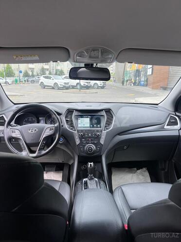 Hyundai Santa Fe-13