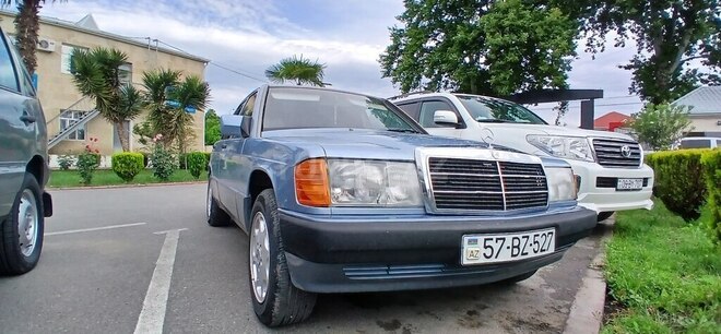 Mercedes 190-2