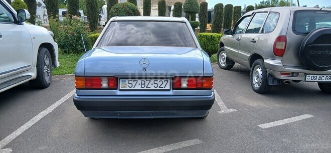 Mercedes 190-5