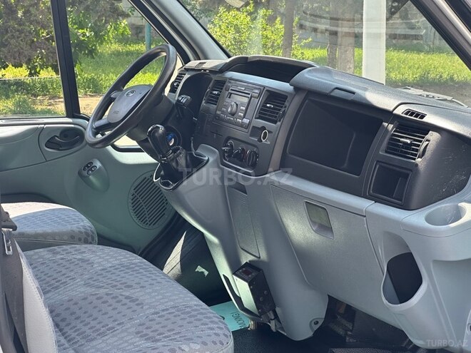 Ford Transit-10