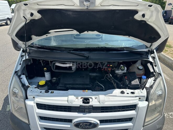 Ford Transit-13