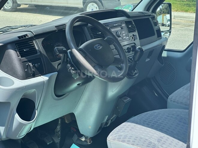 Ford Transit-9