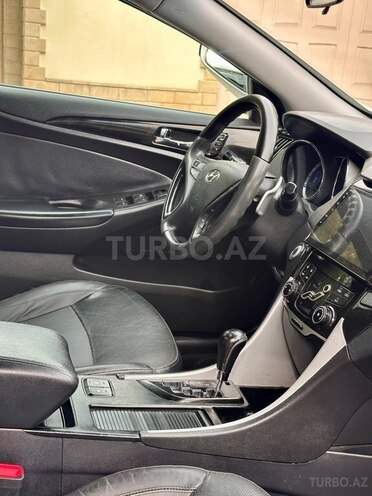 Hyundai Sonata-16