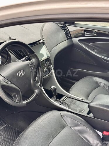 Hyundai Sonata-15