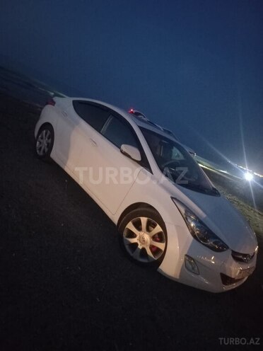 Hyundai Elantra-3