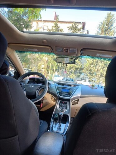 Hyundai Elantra-7