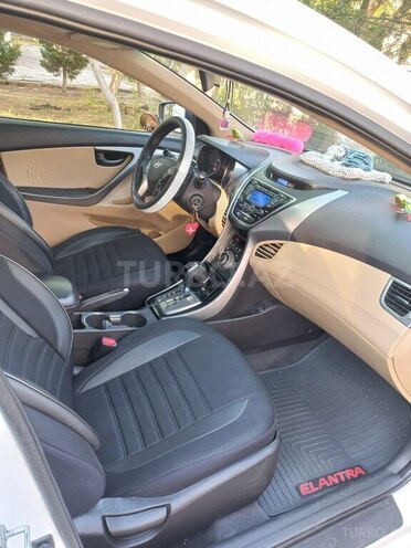 Hyundai Elantra-6