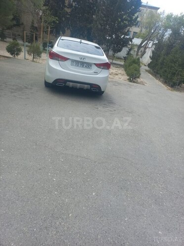 Hyundai Elantra-4