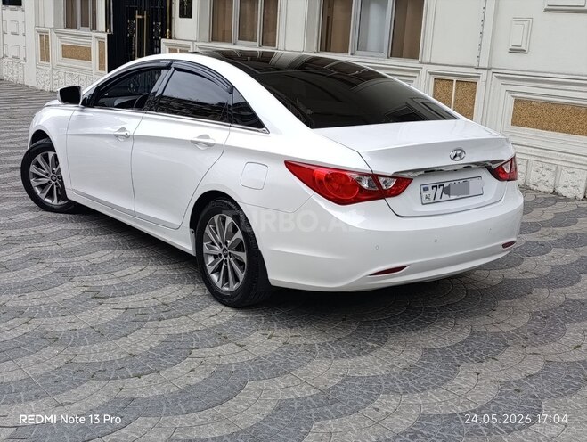 Hyundai Sonata-12