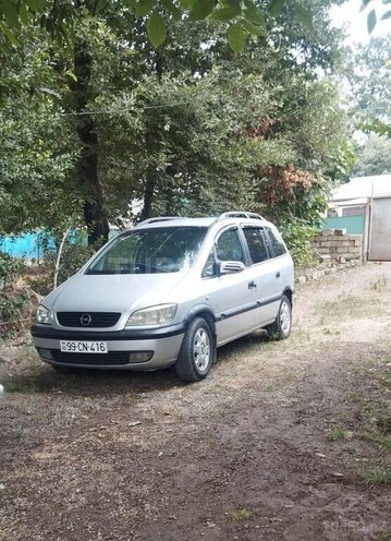Opel Zafira-9