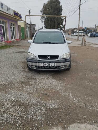 Opel Zafira-1