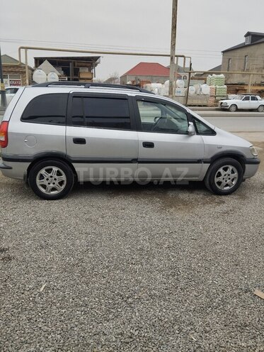 Opel Zafira-8