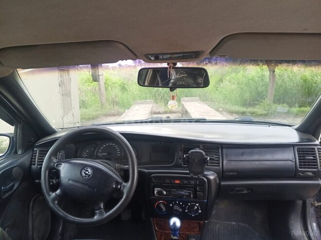 Opel Vectra-10