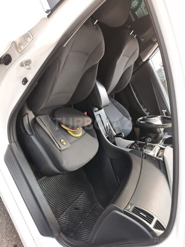 Hyundai Sonata-6