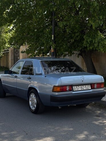 Mercedes 190-18