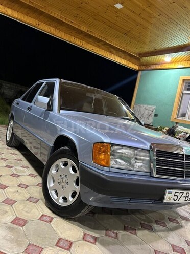 Mercedes 190-17