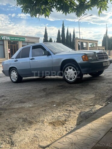 Mercedes 190-19
