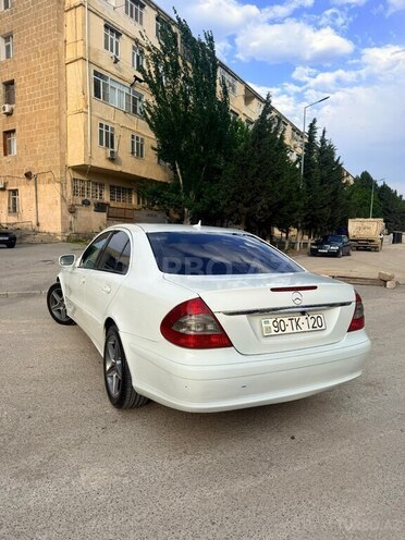 Mercedes E 220-2