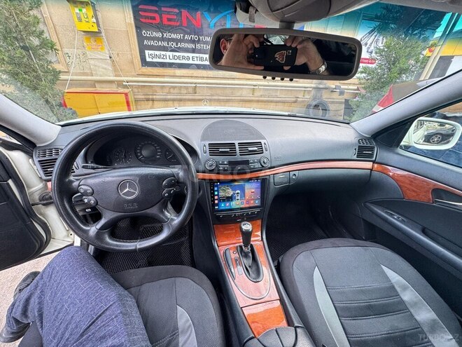 Mercedes E 220-10