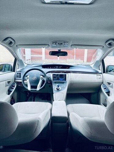 Toyota Prius-5