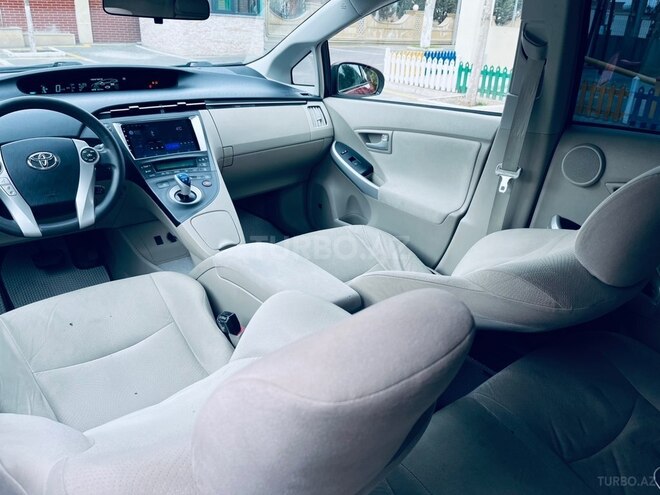 Toyota Prius-7