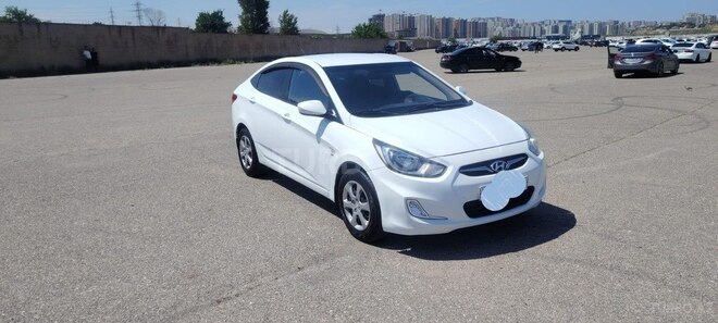 Hyundai Accent-2