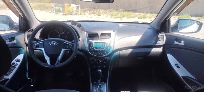 Hyundai Accent-6