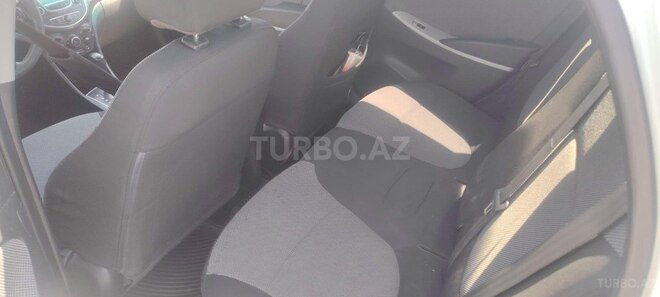 Hyundai Accent-7