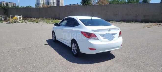 Hyundai Accent-5