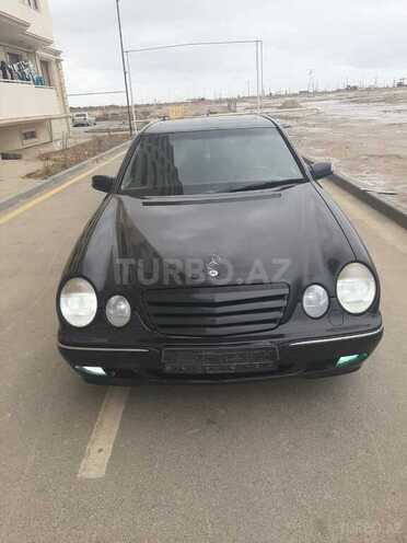 Mercedes E 270-1