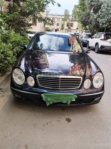 Mercedes E 220-1