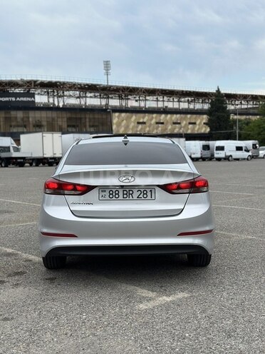 Hyundai Elantra-5