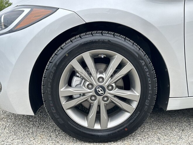 Hyundai Elantra-14