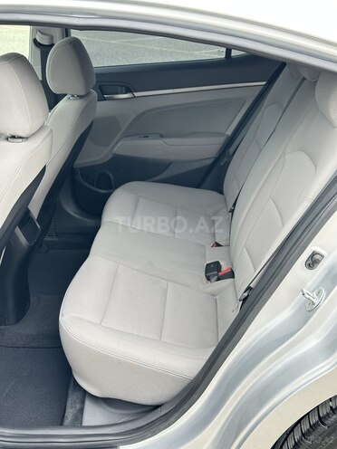 Hyundai Elantra-10