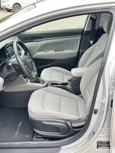 Hyundai Elantra-9