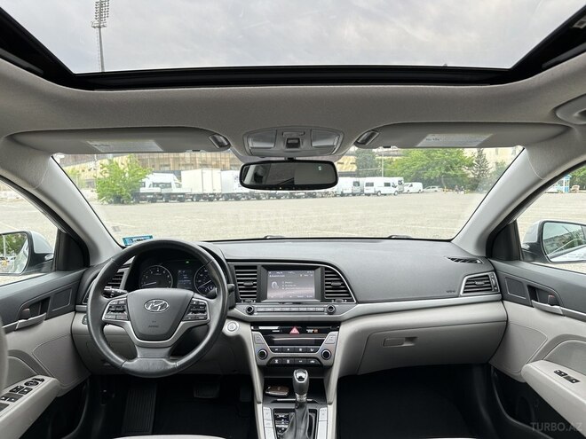 Hyundai Elantra-13