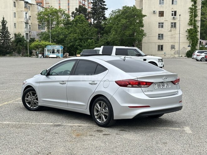 Hyundai Elantra-7