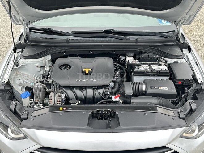 Hyundai Elantra-15