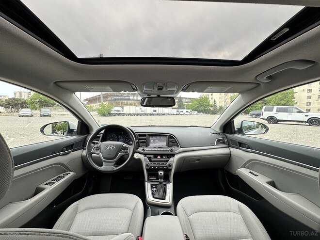 Hyundai Elantra-11