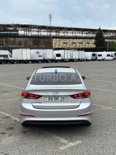 Hyundai Elantra-6