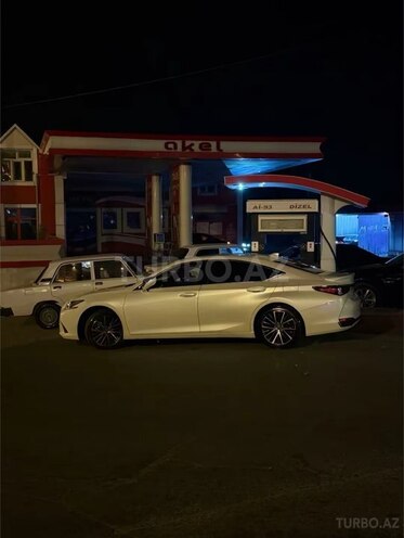 Lexus ES 300h-6