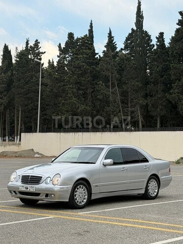 Mercedes E 270-4