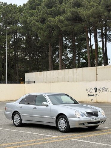 Mercedes E 270-5