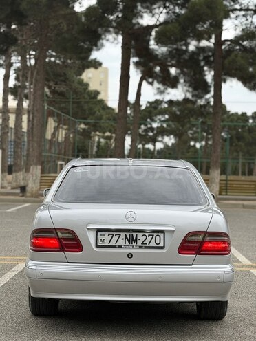 Mercedes E 270-10