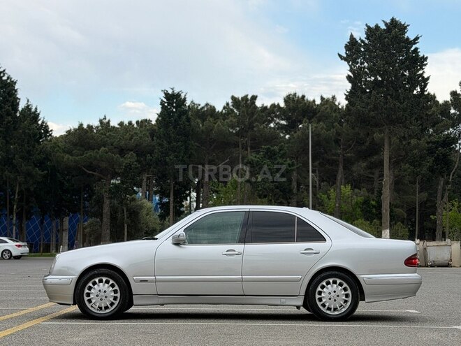 Mercedes E 270-6